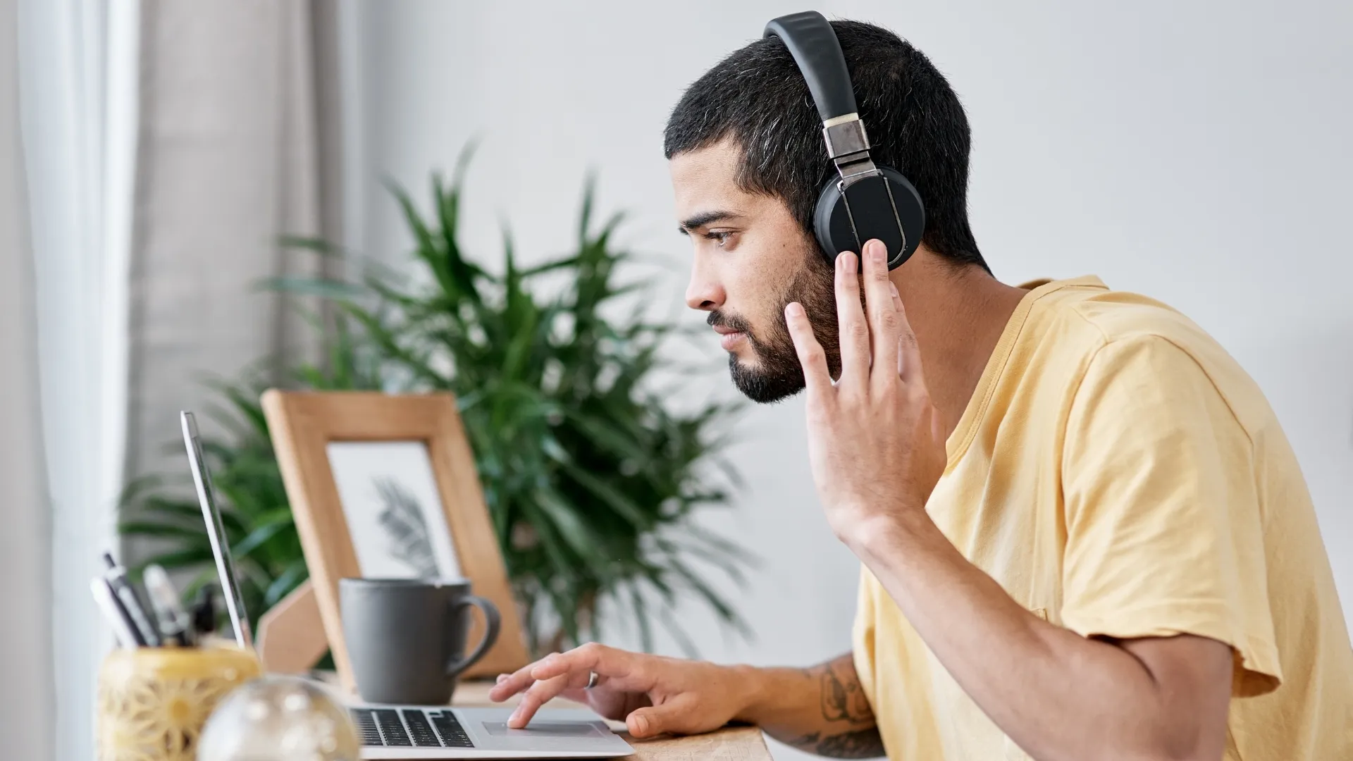 Featured image for “Are Noise-Canceling Headphones Good or Bad for Your Hearing?”